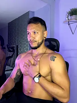 Snapshot of ARON_TAYLER01 chatting on 09/16/25, 10:27 ARON TAYLER01 online show from 09/16/25, 10:27