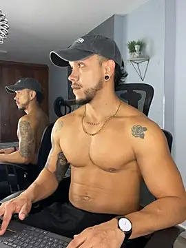 Snapshot of ARON_TAYLER01 chatting on 03/14/25, 12:40 ARON TAYLER01 online show from 03/14/25, 12:40