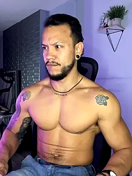 Snapshot of ARON_TAYLER01 chatting on 10/23/25, 10:25 ARON TAYLER01 online show from 10/23/25, 10:25