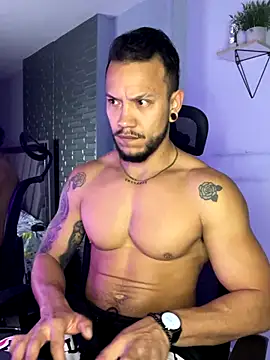 Snapshot of ARON_TAYLER01 chatting on 10/08/25, 10:28 ARON TAYLER01 online show from 10/08/25, 10:28