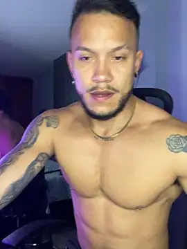 Snapshot of ARON_TAYLER01 chatting on 09/20/25, 10:20 ARON TAYLER01 online show from 09/20/25, 10:20