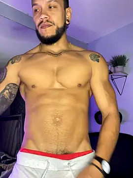 Snapshot of ARON_TAYLER01 chatting on 11/12/25, 10:30 ARON TAYLER01 online show from 11/12/25, 10:30