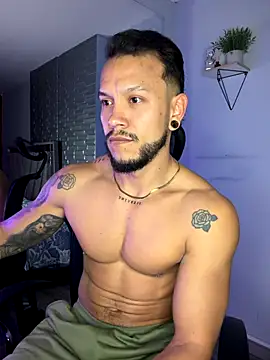 Snapshot of ARON_TAYLER01 chatting on 12/02/25, 10:39 ARON TAYLER01 online show from 12/02/25, 10:39