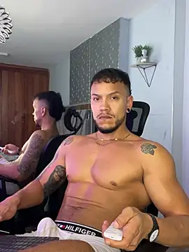 Snapshot of ARON_TAYLER01 chatting on 03/19/25, 04:34 ARON TAYLER01 online show from 03/19/25, 04:34