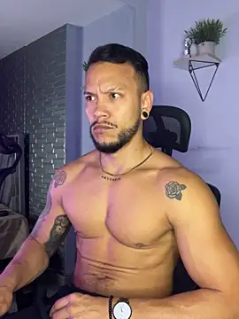 Snapshot of ARON_TAYLER01 chatting on 10/03/25, 10:28 ARON TAYLER01 online show from 10/03/25, 10:28