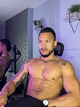 Snapshot of ARON_TAYLER01 chatting on 10/07/25, 10:27 ARON TAYLER01 online show from 10/07/25, 10:27