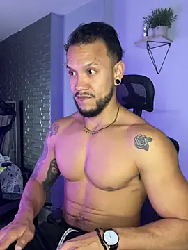 Snapshot of ARON_TAYLER01 chatting on 10/15/25, 10:34 ARON TAYLER01 online show from 10/15/25, 10:34