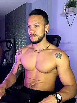 Snapshot of ARON_TAYLER01 chatting on 09/26/25, 10:22 ARON TAYLER01 online show from 09/26/25, 10:22