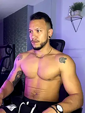 Snapshot of ARON_TAYLER01 chatting on 09/28/25, 10:22 ARON TAYLER01 online show from 09/28/25, 10:22