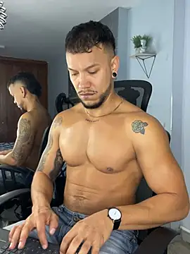 Snapshot of ARON_TAYLER01 chatting on 03/18/25, 12:39 ARON TAYLER01 online show from 03/18/25, 12:39