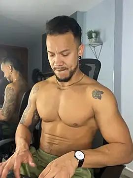 Snapshot of ARON_TAYLER01 chatting on 03/22/25, 12:46 ARON TAYLER01 online show from 03/22/25, 12:46