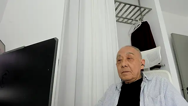 Snapshot of daver-man chatting on 10/23/25, 01:26 daver-man online show from 10/23/25, 01:26