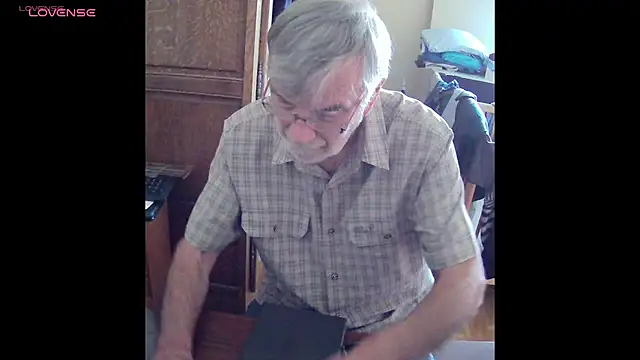 Snapshot of terrybare chatting on 06/16/26, 03:56 terrybare online show from 06/16/26, 03:56