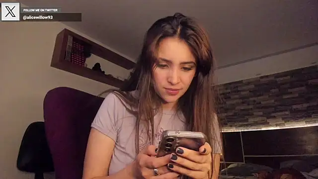Snapshot of alicewilloww chatting on 02/21/25, 05:35 alicewilloww online show from 02/21/25, 05:35