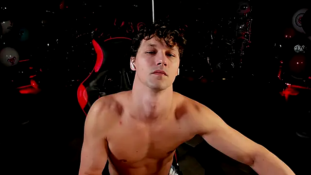 Snapshot of dirty-boss chatting on 11/16/25, 09:14 dirty-boss online show from 11/16/25, 09:14