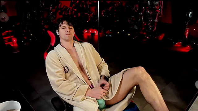 Snapshot of dirty-boss chatting on 12/14/25, 06:41 dirty-boss online show from 12/14/25, 06:41