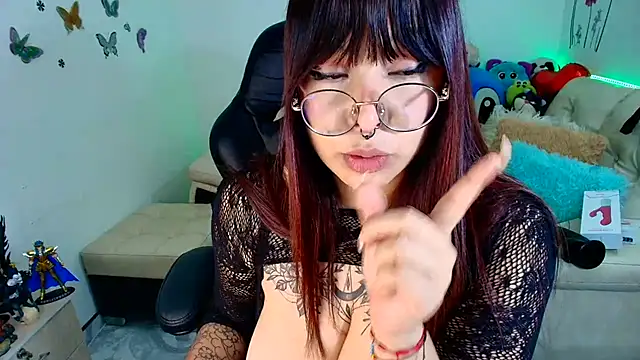 Snapshot of SweetIsabella_x chatting on 03/23/25, 04:27 SweetIsabella x online show from 03/23/25, 04:27
