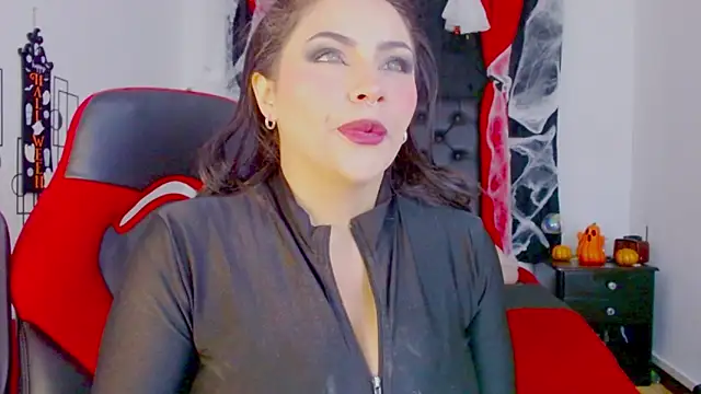 misslombana online show from 10/25/25, 05:39