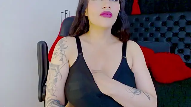 misslombana online show from 11/18/25, 07:22