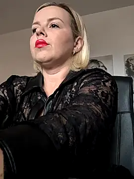 Snapshot of Ladykaos chatting on 09/09/25, 01:42 Ladykaos online show from 09/09/25, 01:42