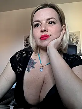Snapshot of Ladykaos chatting on 10/07/25, 11:00 Ladykaos online show from 10/07/25, 11:00