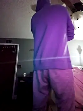 Snapshot of MrBiggBallz chatting on 12/17/25, 12:15 MrBiggBallz online show from 12/17/25, 12:15