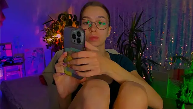 poli   online show from 11/24/25, 07:25