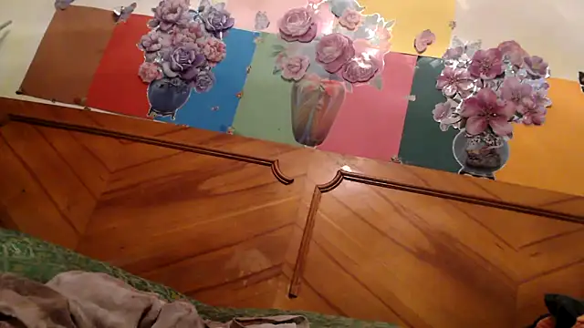 Snapshot of EllyseJenner chatting on 02/18/26, 05:09 EllyseJenner online show from 02/18/26, 05:09