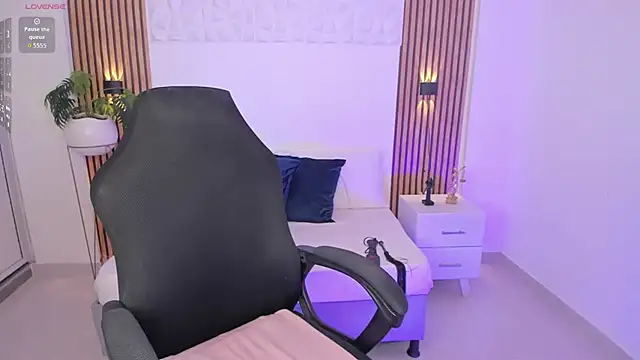 valeria acosta  online show from 10/23/25, 08:29