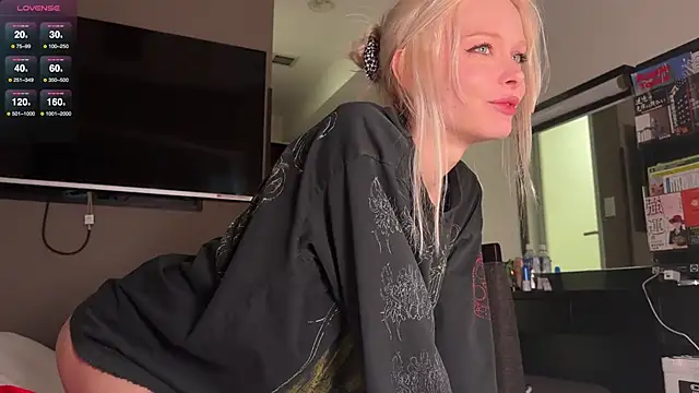 neon demon online show from 12/31/24, 01:36