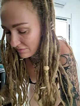 Snapshot of Mira-Grey89 chatting on 06/21/26, 12:22 Mira-Grey89 online show from 06/21/26, 12:22