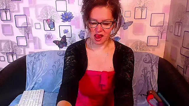 Snapshot of milfsexy chatting on 10/20/25, 08:48 milfsexy online show from 10/20/25, 08:48