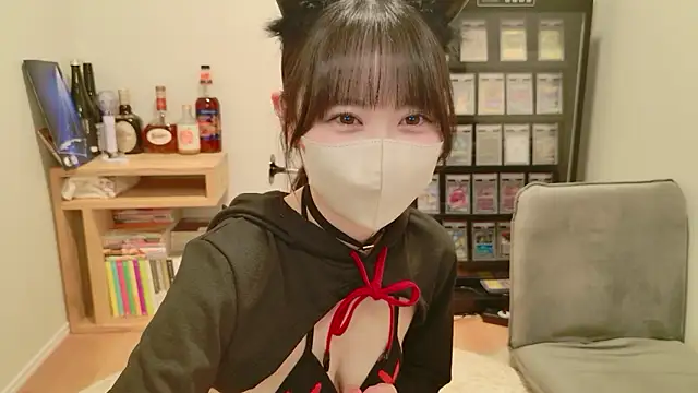 Snapshot of HIKARI_x0 chatting on 04/28/26, 02:32 HIKARI x0 online show from 04/28/26, 02:32