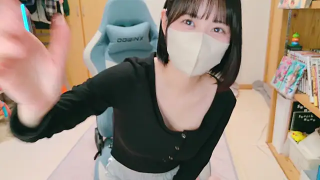 Snapshot of HIKARI_x0 chatting on 12/10/24, 01:55 HIKARI x0 online show from 12/10/24, 01:55