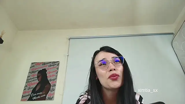 Snapshot of ximtia_xs chatting on 07/10/26, 12:16 ximtia xs online show from 07/10/26, 12:16