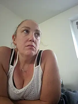 Snapshot of Wisie_Cutie chatting on 11/03/25, 03:26 Wisie Cutie online show from 11/03/25, 03:26