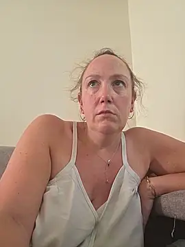 Snapshot of Wisie_Cutie chatting on 05/23/26, 01:21 Wisie Cutie online show from 05/23/26, 01:21
