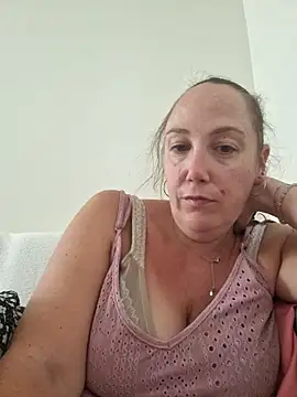 Snapshot of Wisie_Cutie chatting on 09/08/25, 03:11 Wisie Cutie online show from 09/08/25, 03:11