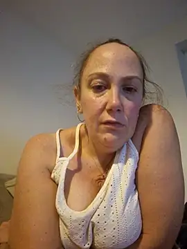 Snapshot of Wisie_Cutie chatting on 11/06/25, 10:14 Wisie Cutie online show from 11/06/25, 10:14