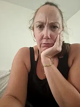 Snapshot of Wisie_Cutie chatting on 10/02/25, 03:37 Wisie Cutie online show from 10/02/25, 03:37