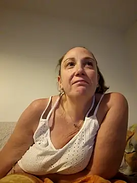 Snapshot of Wisie_Cutie chatting on 10/31/25, 11:00 Wisie Cutie online show from 10/31/25, 11:00