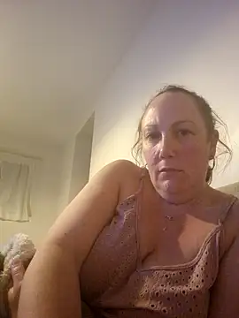 Snapshot of Wisie_Cutie chatting on 03/11/25, 11:04 Wisie Cutie online show from 03/11/25, 11:04