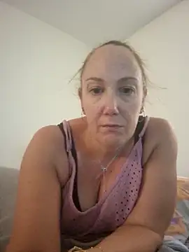 Snapshot of Wisie_Cutie chatting on 09/23/25, 03:19 Wisie Cutie online show from 09/23/25, 03:19