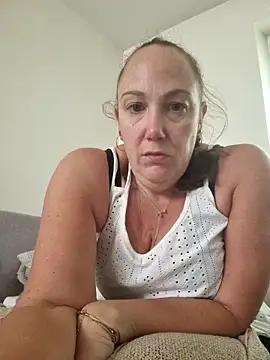 Snapshot of Wisie_Cutie chatting on 10/06/25, 01:56 Wisie Cutie online show from 10/06/25, 01:56