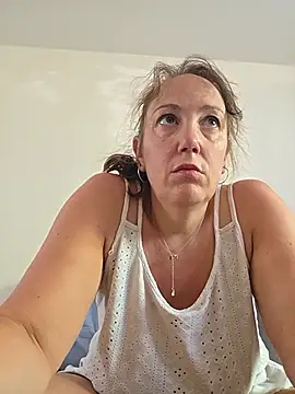 Snapshot of Wisie_Cutie chatting on 06/27/26, 08:53 Wisie Cutie online show from 06/27/26, 08:53
