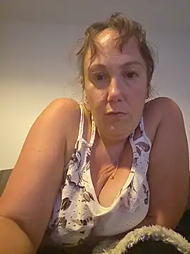 Snapshot of Wisie_Cutie chatting on 06/10/26, 10:33 Wisie Cutie online show from 06/10/26, 10:33