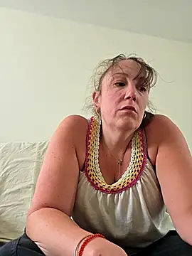 Wisie Cutie online show from 04/15/26, 03:27