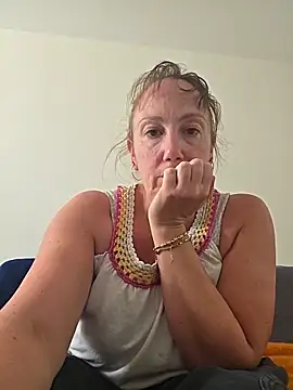 Snapshot of Wisie_Cutie chatting on 06/04/26, 03:38 Wisie Cutie online show from 06/04/26, 03:38