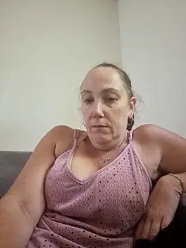 Snapshot of Wisie_Cutie chatting on 09/30/25, 03:29 Wisie Cutie online show from 09/30/25, 03:29