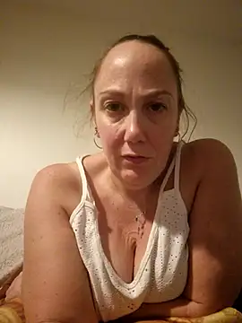 Snapshot of Wisie_Cutie chatting on 11/02/25, 12:04 Wisie Cutie online show from 11/02/25, 12:04